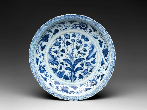 元　景德鎮窯青花蕉石花果紋大盤|Foliated plate with rocks, plants, and melons
