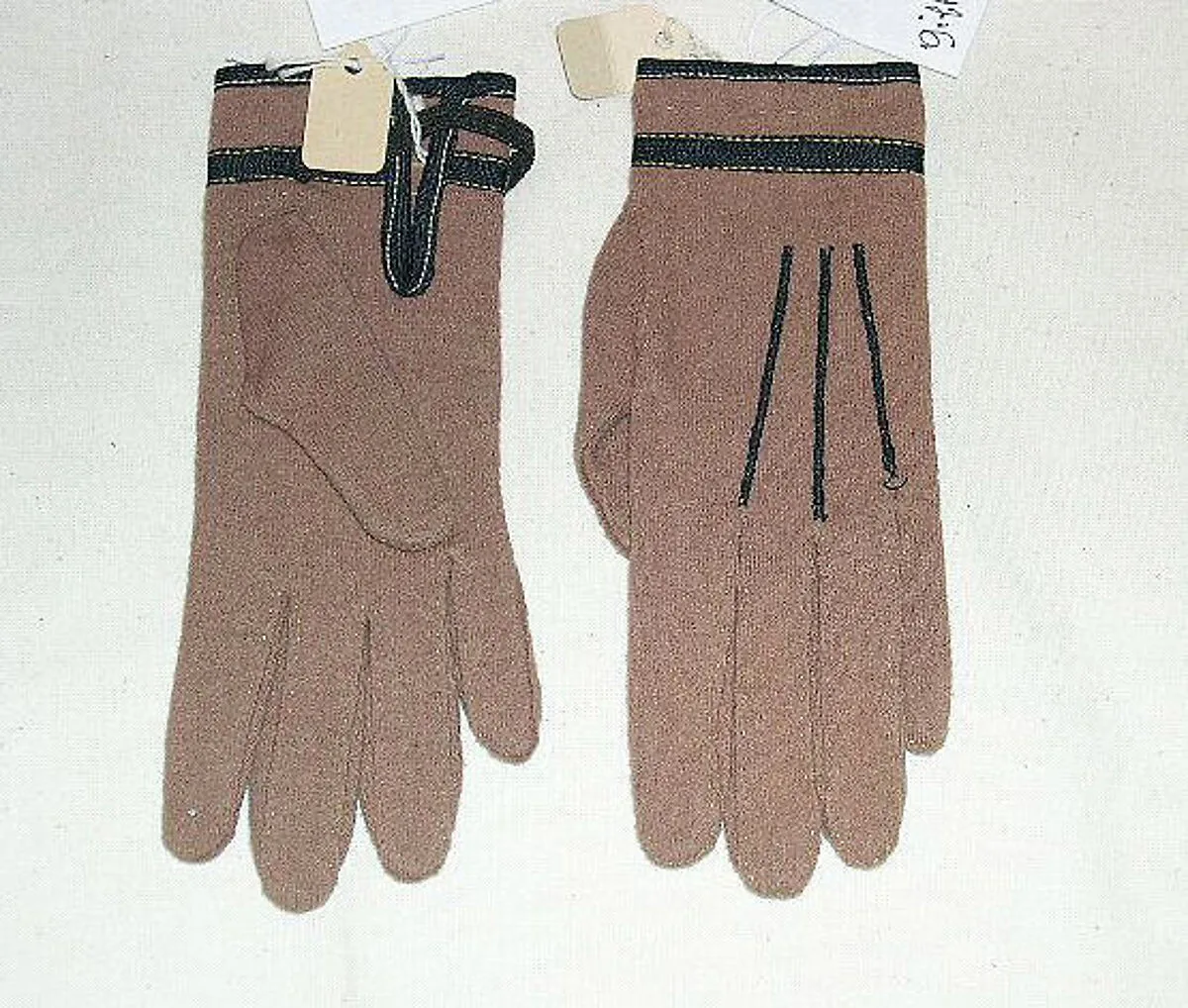 Gloves — Unknown