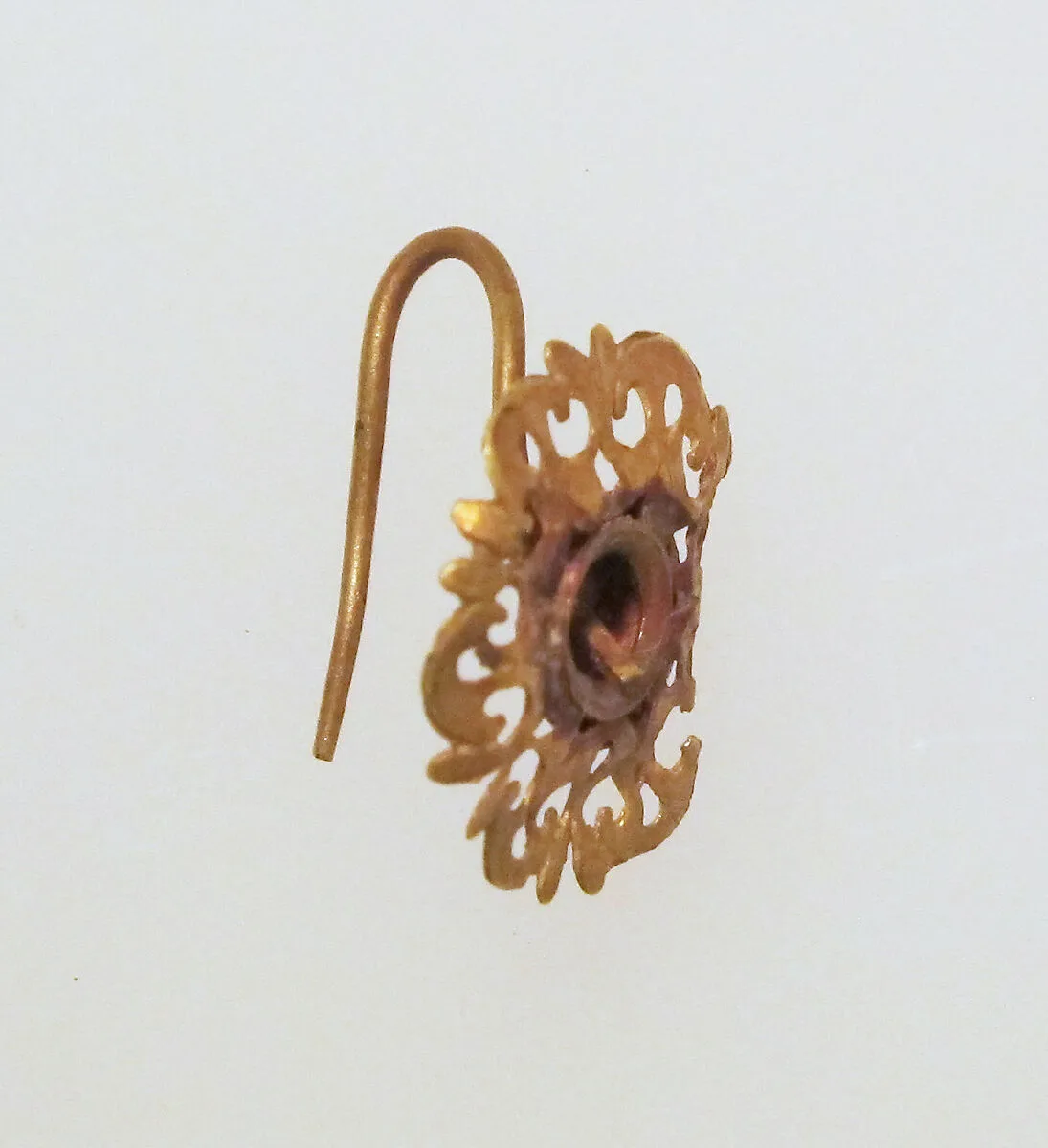 Earring-hook type with disc — Unknown