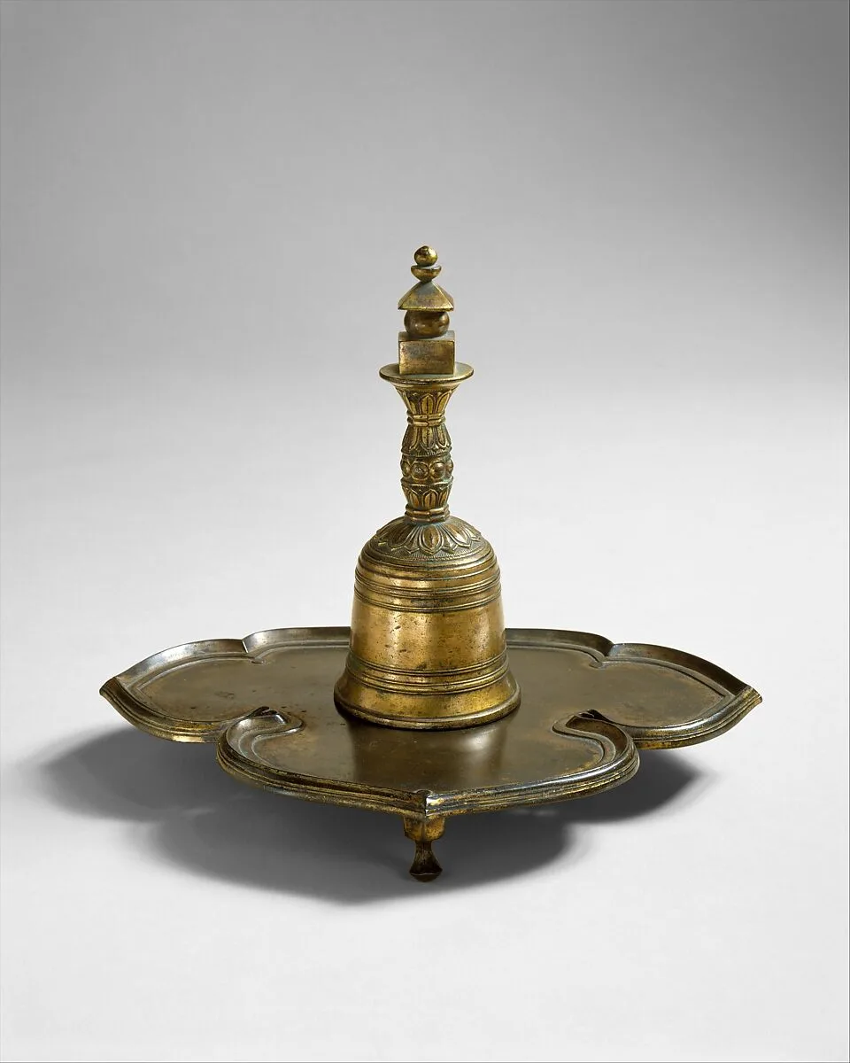 塔鈴・金剛盤|Bell with Pagoda-Shaped Handle (Tōrei) and Three-Footed Stand (Kongōban) — Unknown