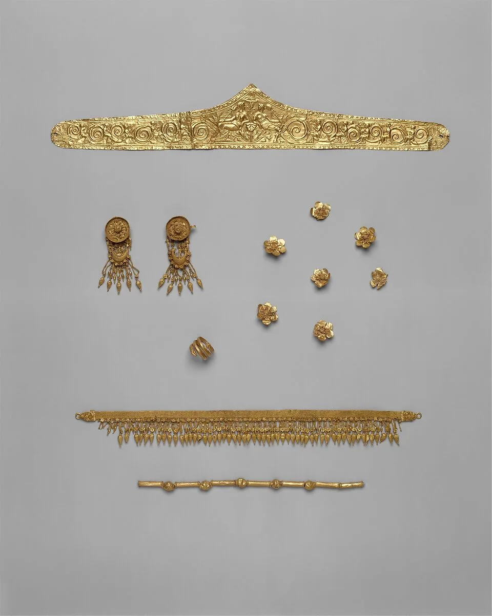 Gold necklace of beads and tubes — Unknown