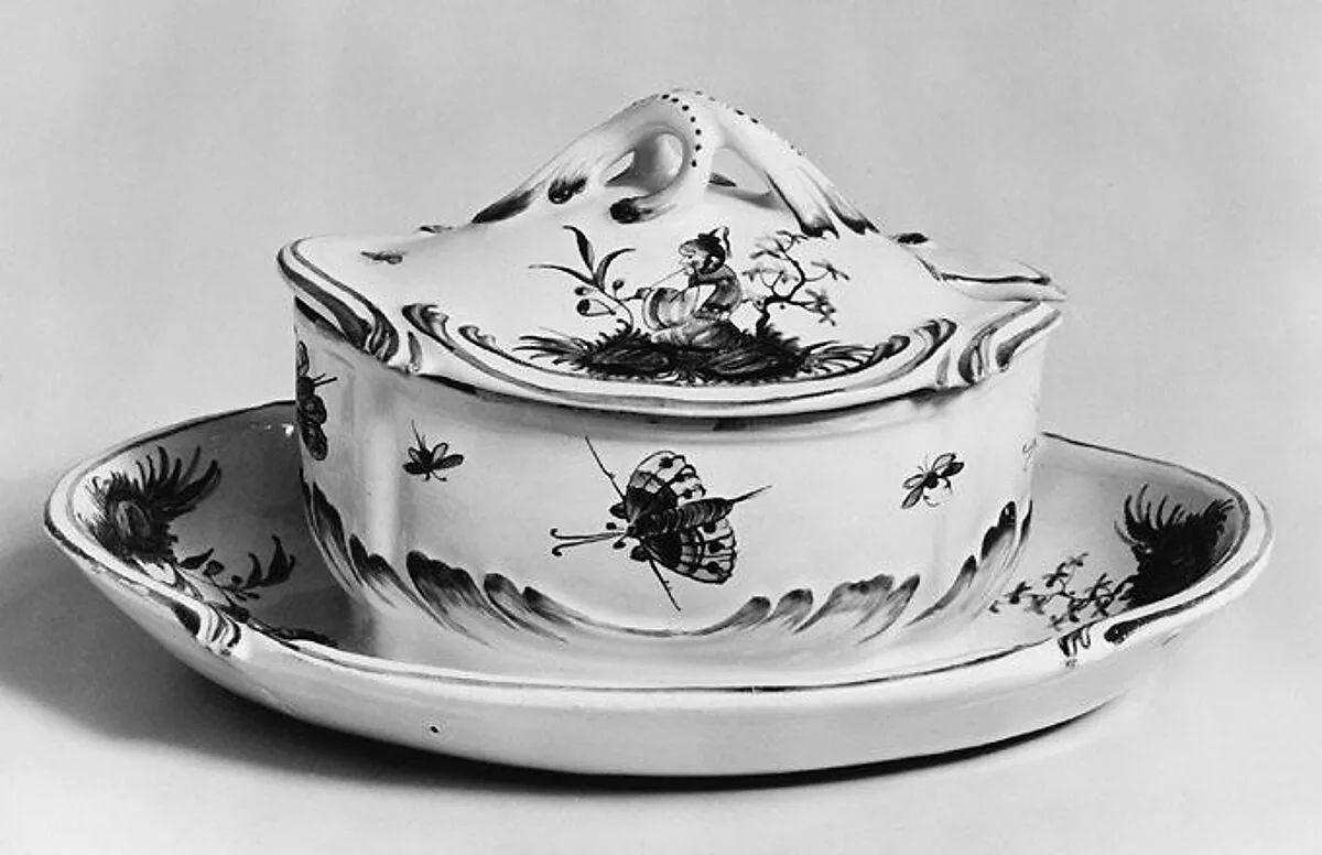 Tureen with covered stand — Charles Loyal