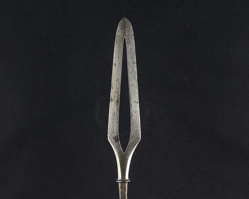 Arrowhead (<i>Yanone</i>)