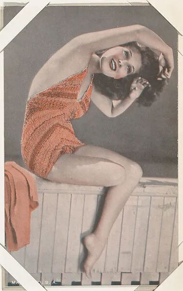 Actress bending to side (W423) — Unknown