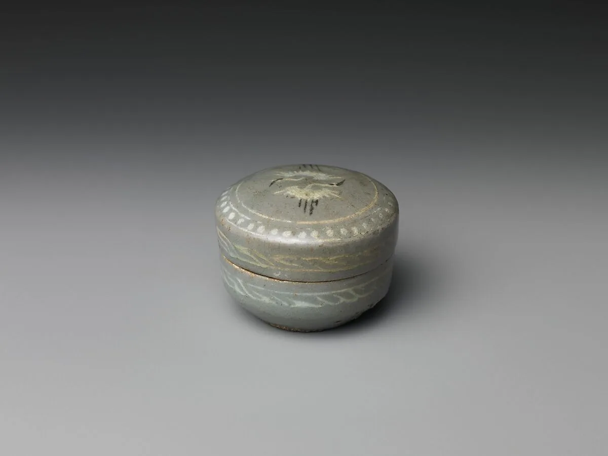 청자 상감 구름 학 무늬 모자합 고려|靑磁象嵌雲鶴文母子盒 高麗|Box from set of five decorated with cranes and clouds — Unknown