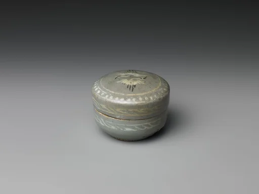 청자 상감 구름 학 무늬 모자합 고려|靑磁象嵌雲鶴文母子盒 高麗|Box from set of five decorated with cranes and clouds