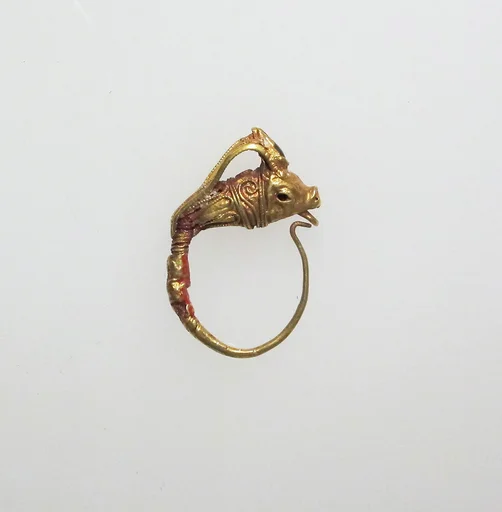 Earring with head of goat