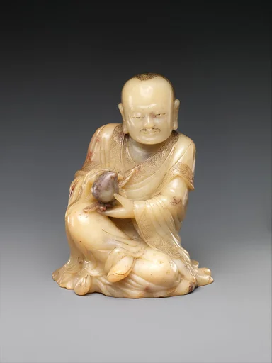 清早期  壽山石雕捧桃羅漢|Buddhist disciple, or luohan, holding a peach