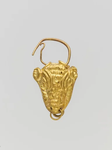 Gold pendant in the form of a bull's head