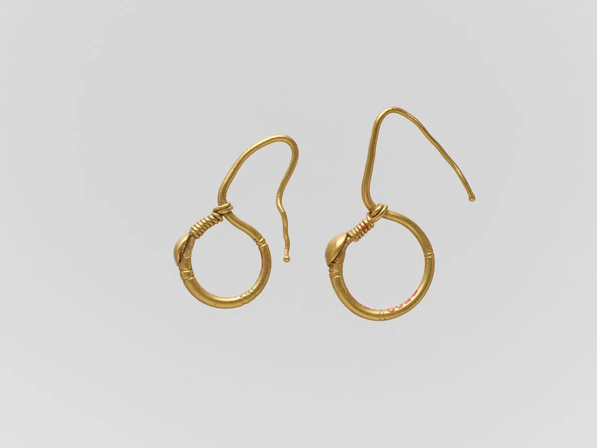 Gold earring with ring and hook — Unknown