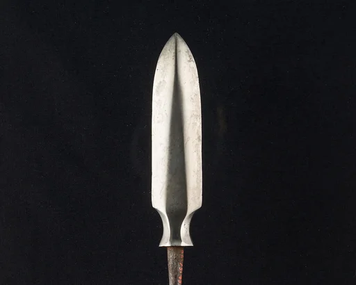 Arrowhead (<i>Yanone</i>)