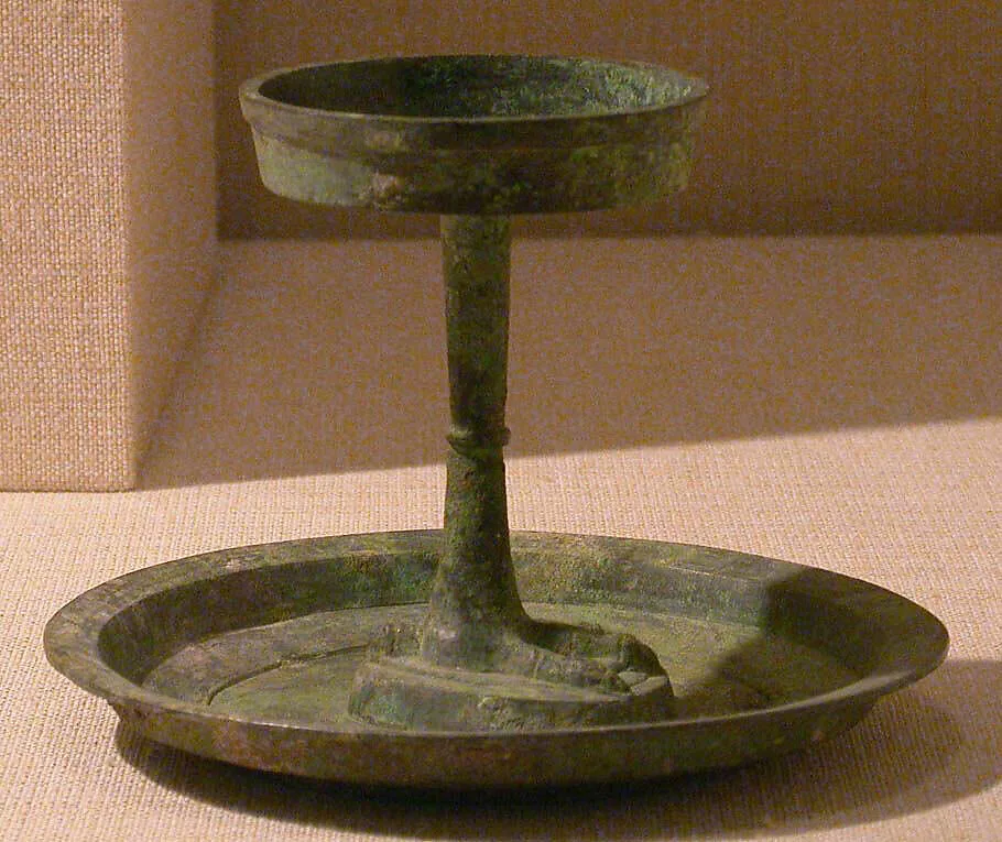 漢 青銅雁足燈|Lamp with goose-foot stem — Unknown