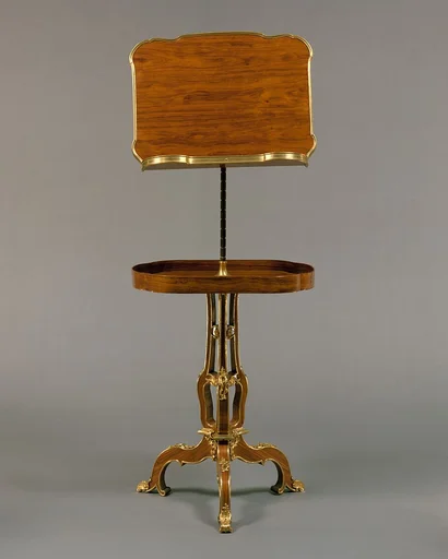 Adjustable reading and writing table (pupitre à crémaillère, servant de table)