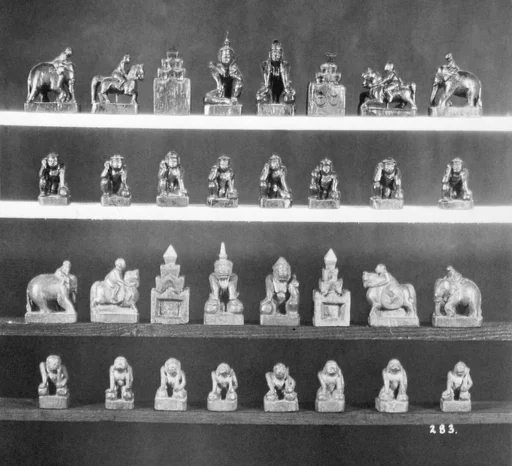 Chessmen (32)