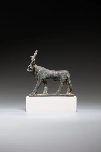 Figurine, bull