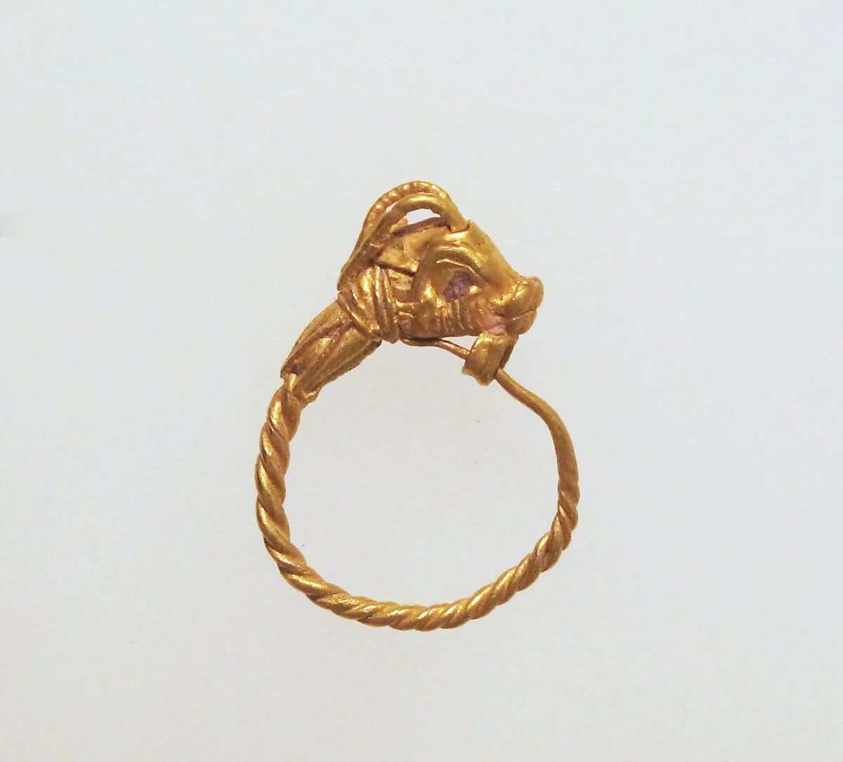 Gold earring with head of a goat — Unknown
