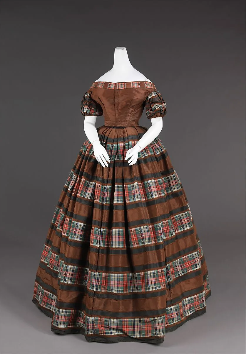 Evening dress — Unknown