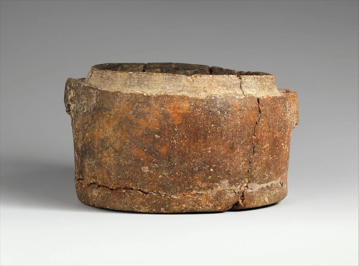 Terracotta box of a pyxis (small box) — Unknown
