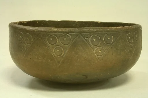Bowl with geometric pattern