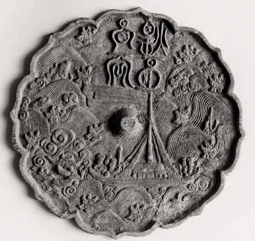 동제 ‘황비창천’이 새겨진 항해도 무늬 거울   고려|銅製煌丕昌天銘鏡   高麗|Mirror decorated with a ship in a stormy sea