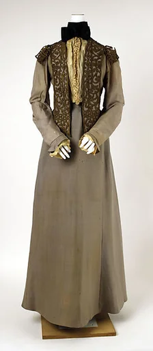 Walking dress