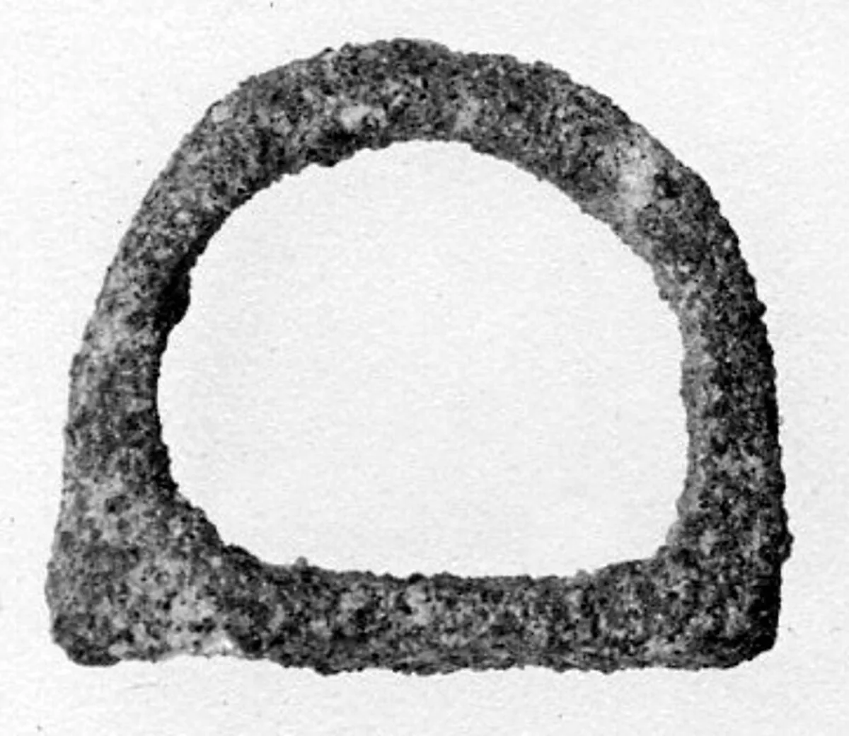 Ring with a flat bezel — Unknown