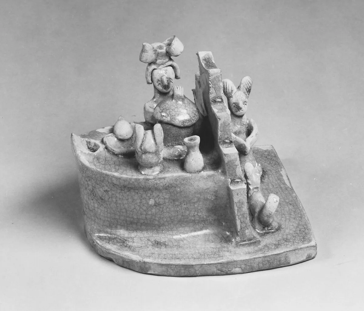 南朝 青瓷爐灶人物|Stove with figures — Unknown