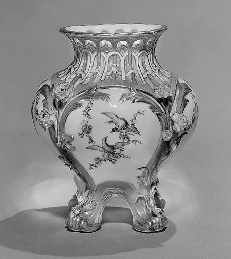 Potpourri vase (pot-pourri à jour)