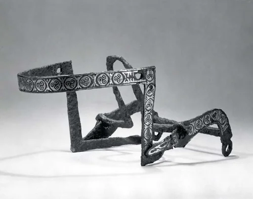 Horse bit and matching cavesson (noseband)