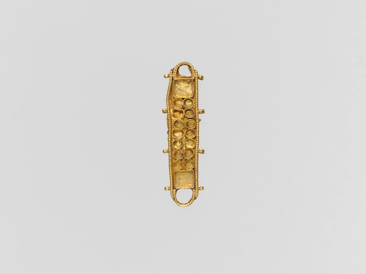 Gold ornament with cloisons — Unknown