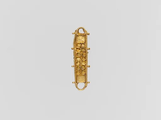 Gold ornament with cloisons