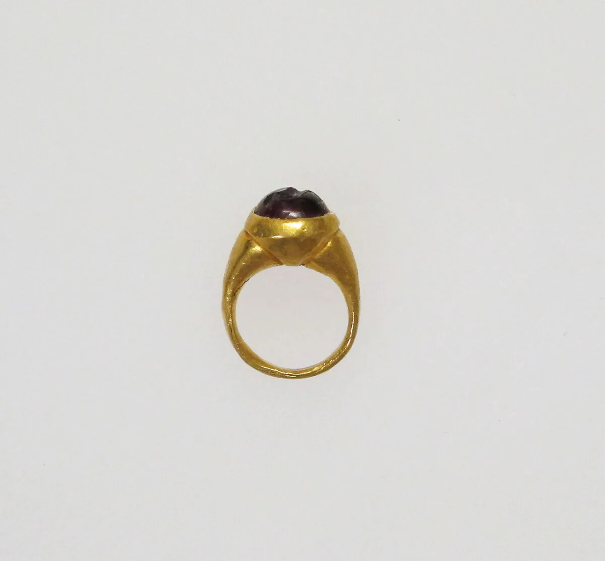 Ring with intaglio of a bird — Unknown