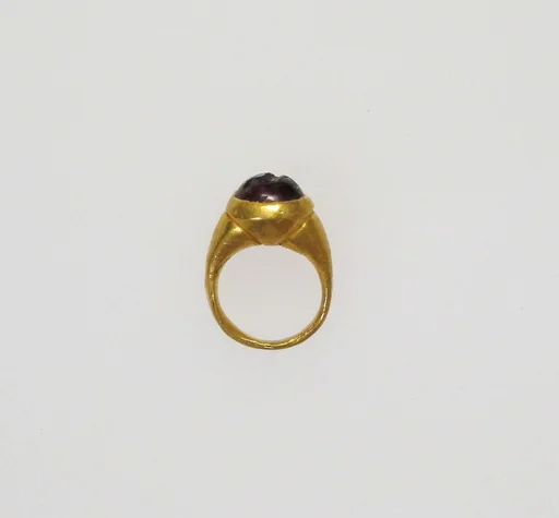 Ring with intaglio of a bird