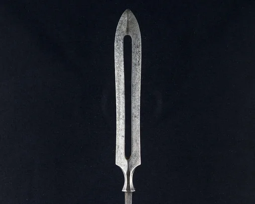 Arrowhead (<i>Yanone</i>)