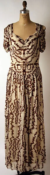 Evening dress — Nettie Rosenstein|Bergdorf Goodman