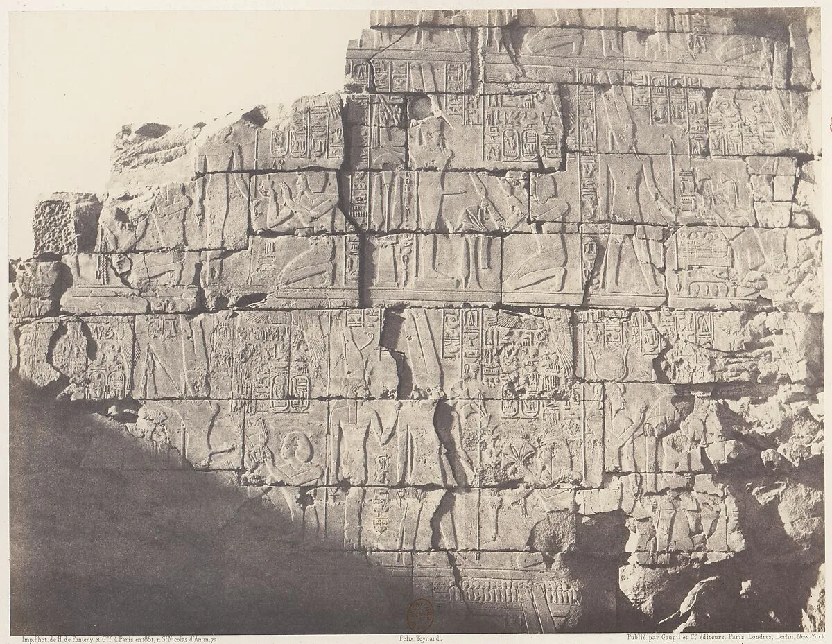 Karnak (Thèbes), Palais - Salle Hypostyle - Décoration de la Paroi Intérieure au Point M — Félix Teynard|Imprimerie Photographique de H. de Fonteny et Cie