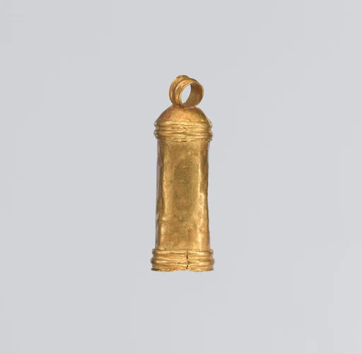 Gold amulet case