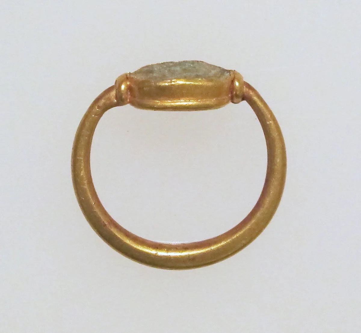 Ring with glass paste — Unknown
