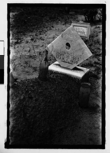 [Grave with Headstone, Alabama]