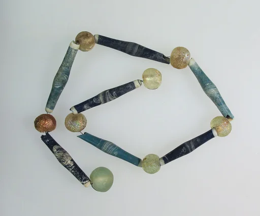 Necklace with 15 beads