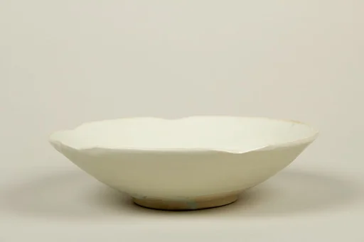 唐 白瓷花口碗|Bowl with petal-shaped rim