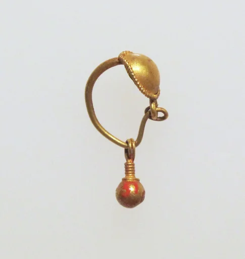Gold earring with disc and pendant