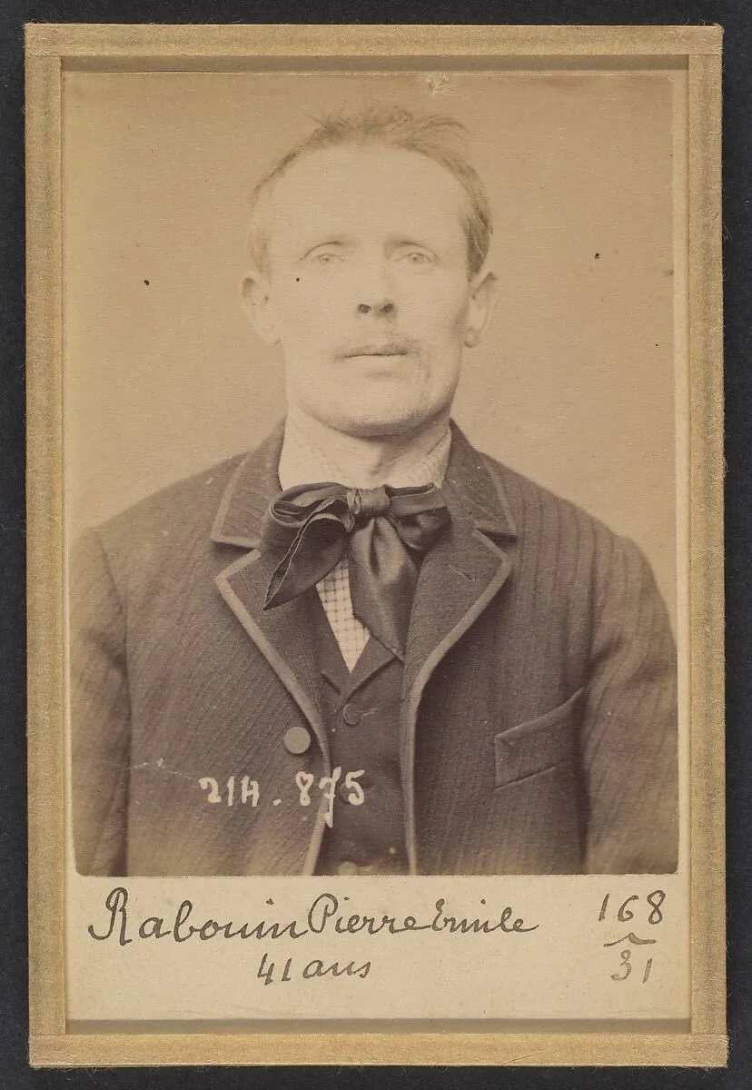 Raboin. Émile, Pierre. 41 ans, né à Ouzoir-sur-Loire (Loiret). Distillateur. Assoc. de malfaiteurs. 28/2/94 — Alphonse Bertillon