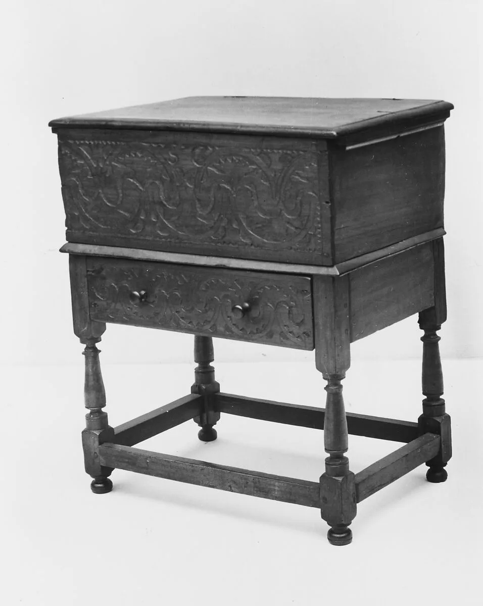 Desk-on-frame — Unknown