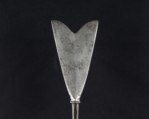 Arrowhead (<i>Yanone</i>)