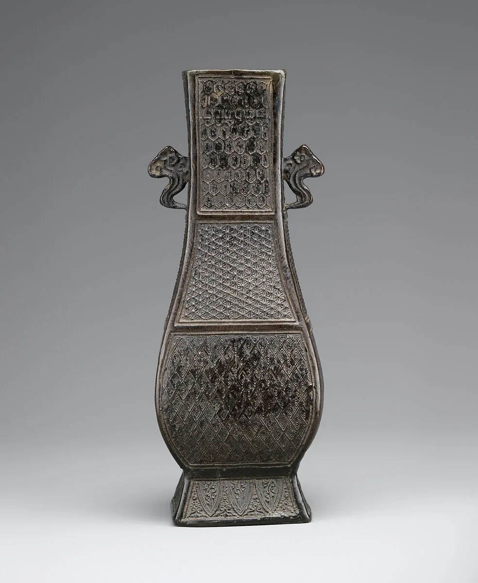 宋/元 铜锦纹如意雲耳方壺|Vase — Unknown