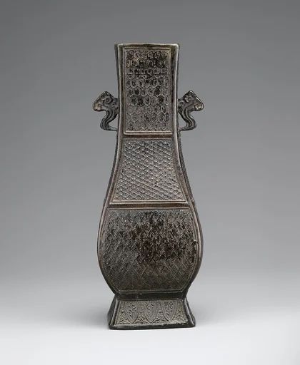 宋/元 铜锦纹如意雲耳方壺|Vase