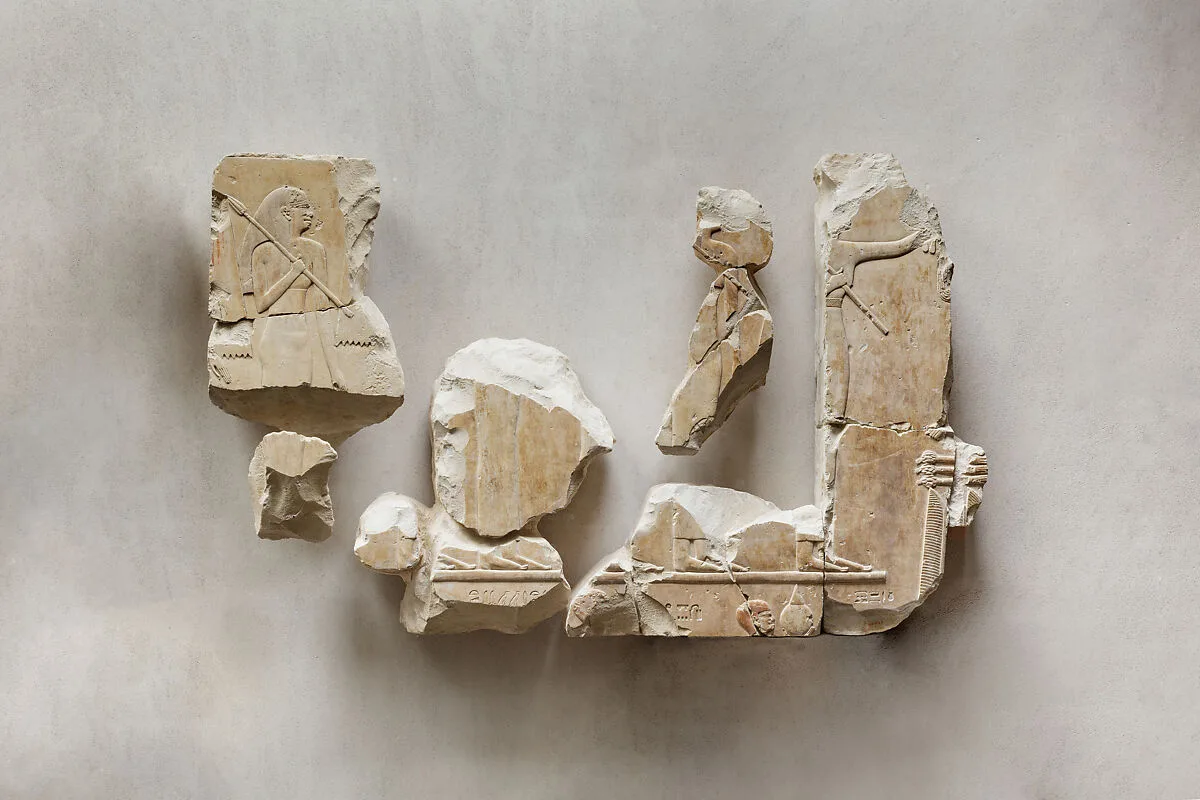 Relief fragments from the tomb of Queen Neferu: male and female attendants — Unknown