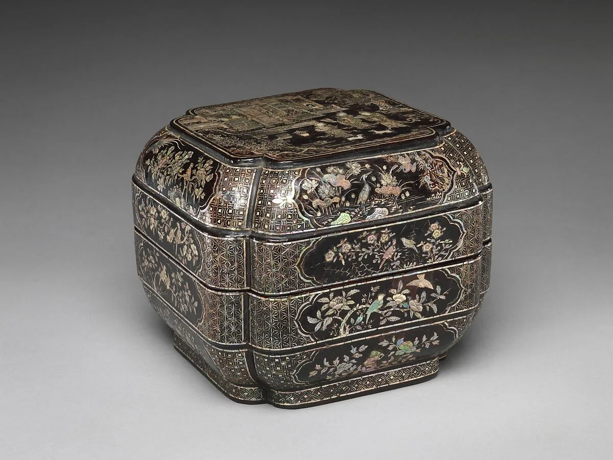 明早期 黑漆嵌螺鈿人物花鳥紋撞盒|Tiered Box with Figural Scenes, Flowers, and Birds — Unknown
