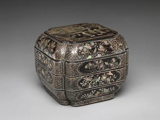 明早期 黑漆嵌螺鈿人物花鳥紋撞盒|Tiered Box with Figural Scenes, Flowers, and Birds